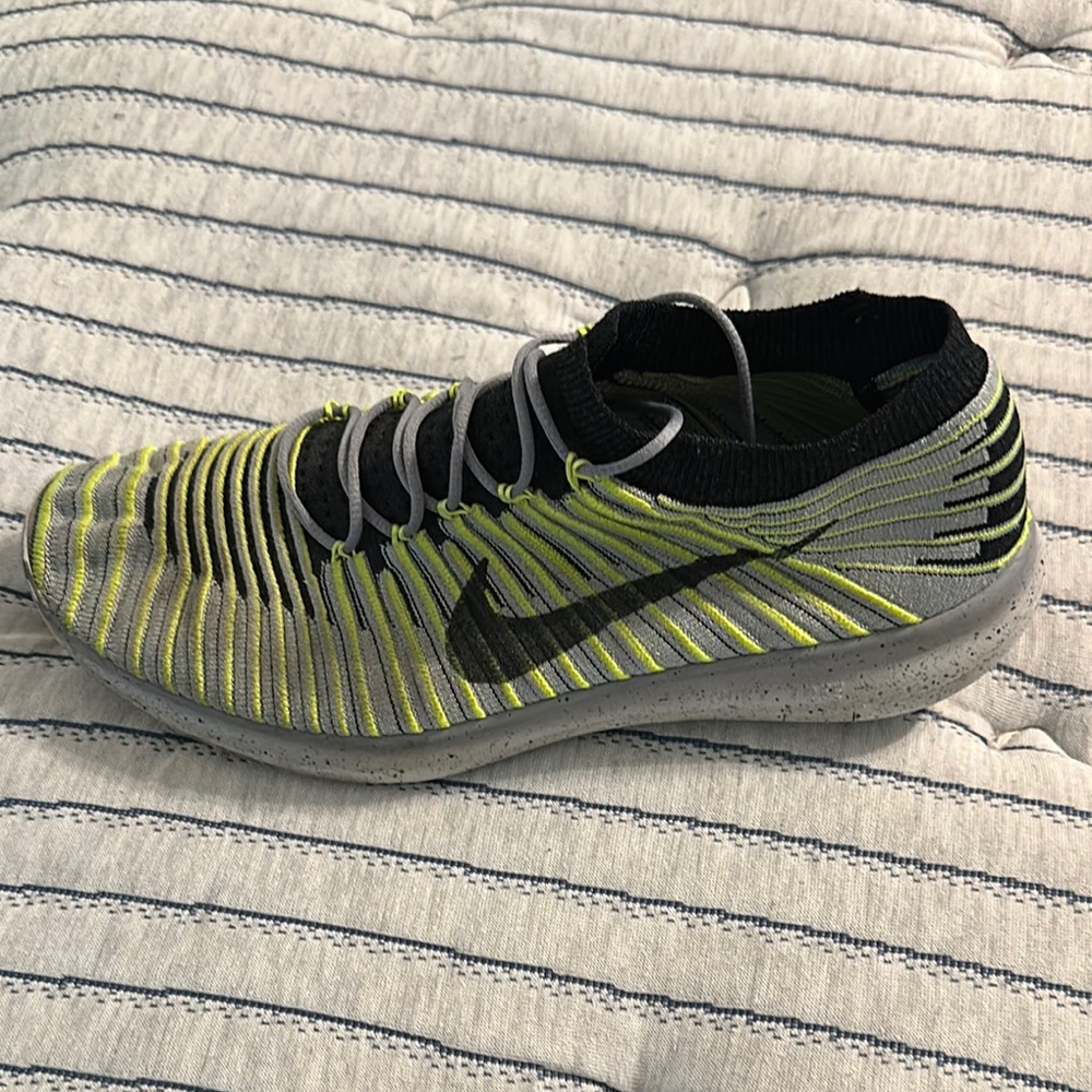 Nike Flyknit Running Shoe - Black and Lime Green